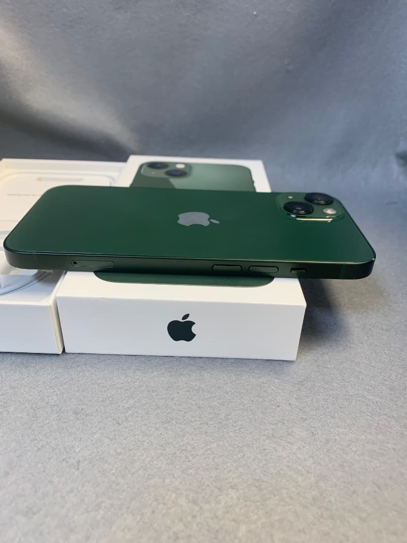美品　国内版　SIMフリー　iPhone13 128GB グリーン色