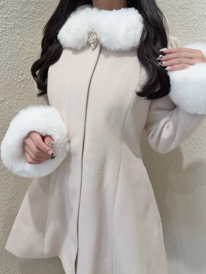 evelyn ビジューコート ファー付き ピンク 量産