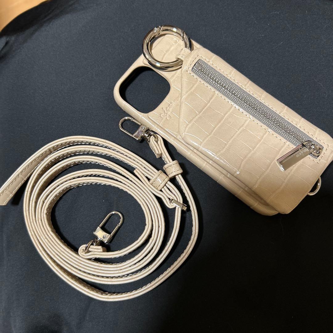 新品❤️ajew iPhone14\16e クロコ型押　ジッパーポケット付ケース