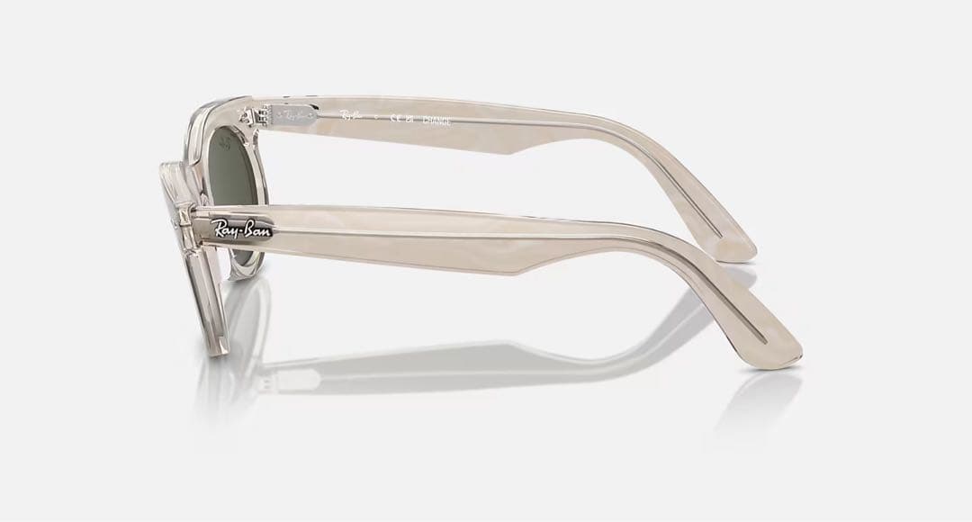 レイバンのサングラス　RB2242 wayfarer oval 1383/31