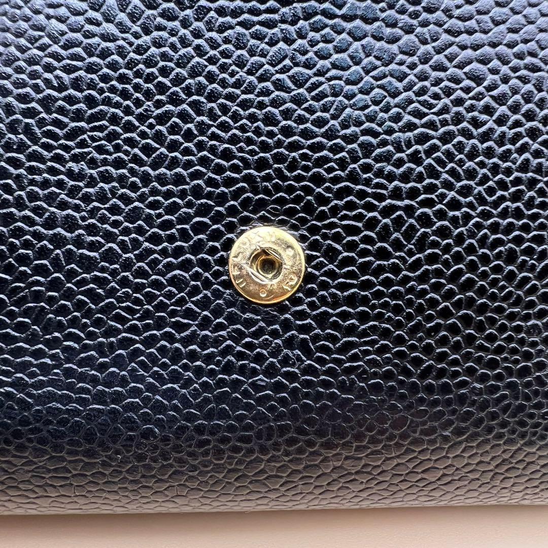 セール【美品】シャネル　CHANEL キャビアスキン　ブラックレザー２つ折り財布