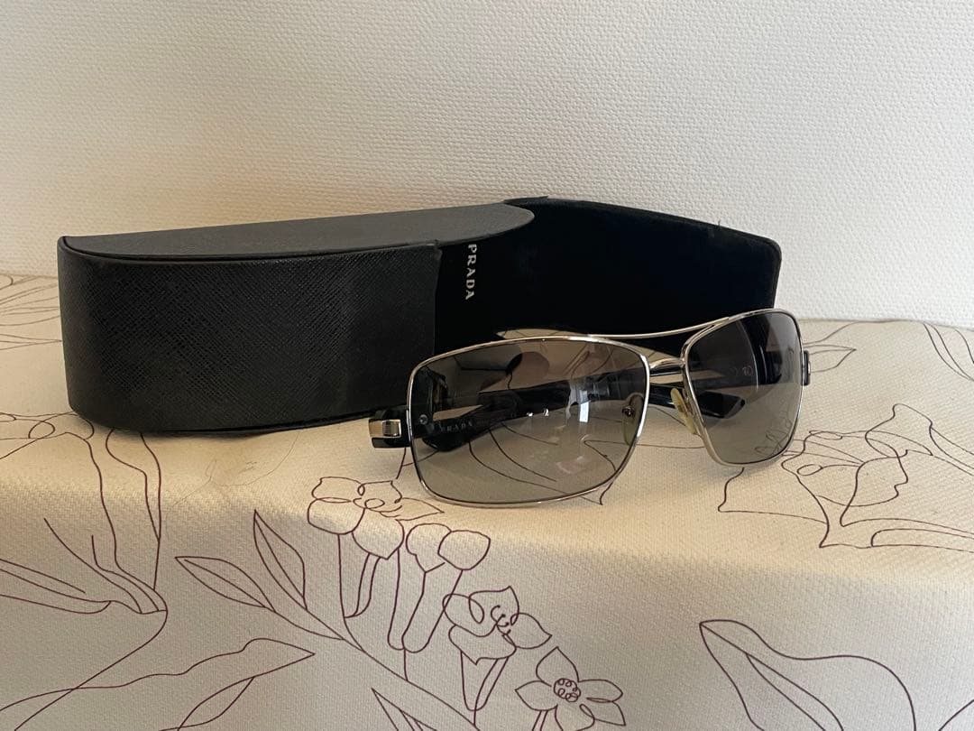 PRADA サングラス