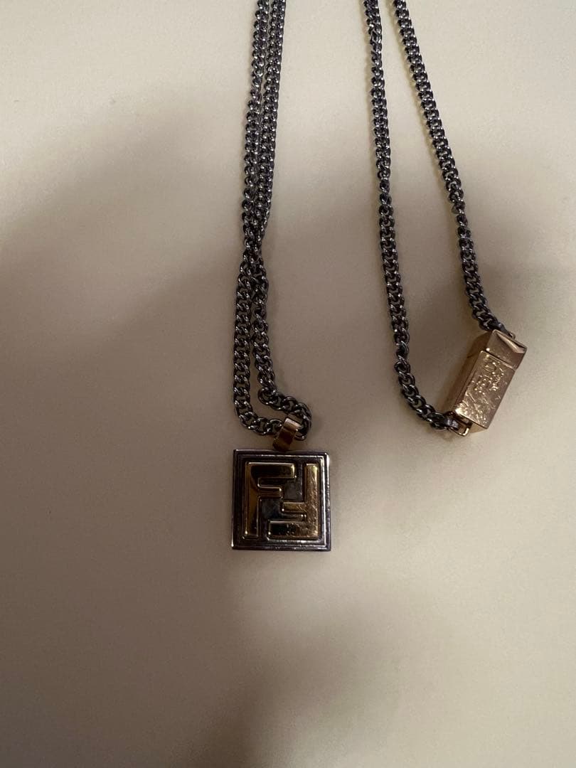 Fendi シルバーロゴネックレス