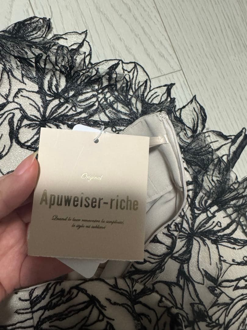 【新品未使用】Apuweiser-riche 花柄レースタイトスカート