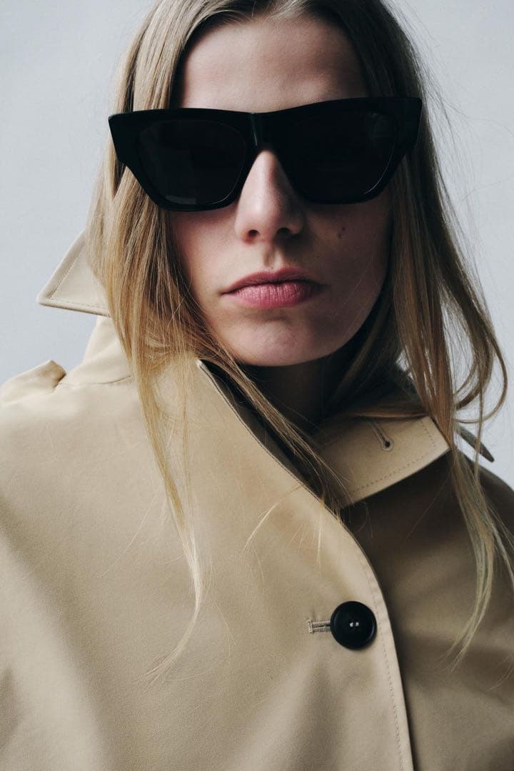 完売品 ZARA 撥水加工入りショートトレンチコート Sサイズ新品タグ付き