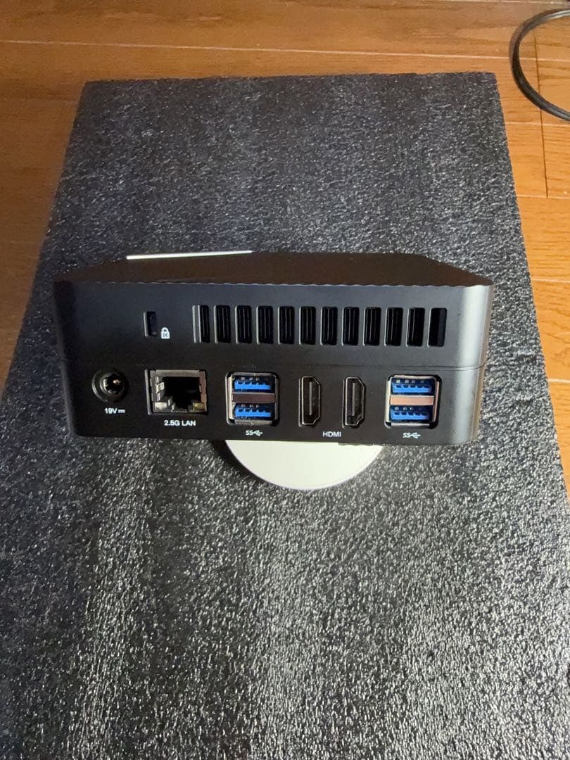 MINISFORUM UM690 ミニPC (Ryzen 9 6900HX