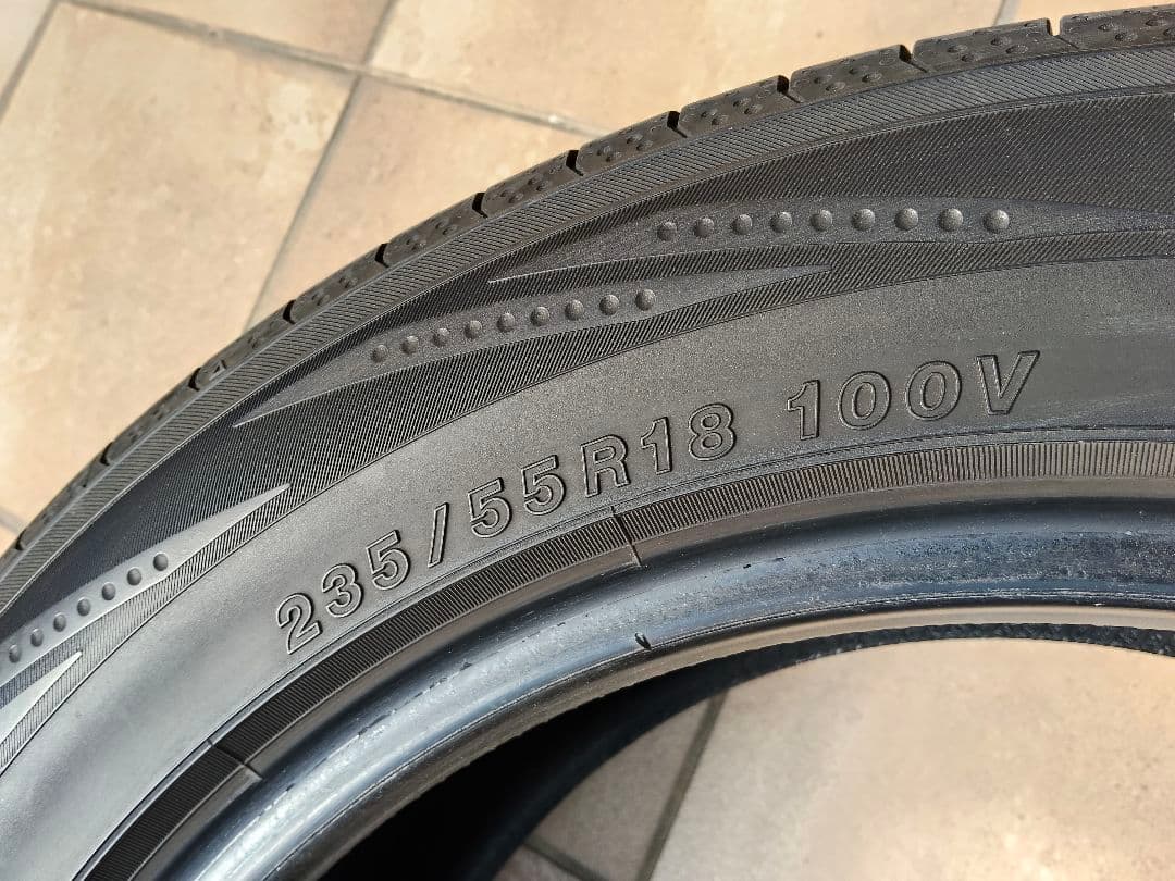② ヨコハマ BluEarth RV-02 ブルーアース 235/55R18