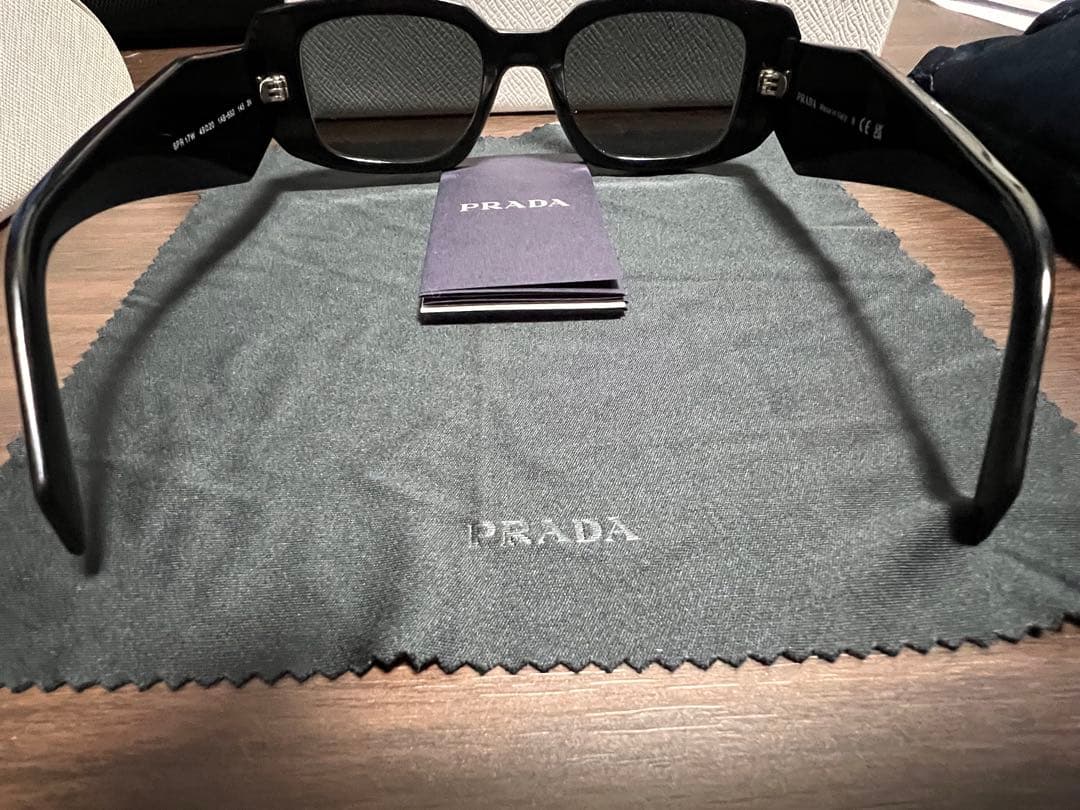 【極美品/確実正規品】PRADA シンボルサングラス SPR 【けしごむ】