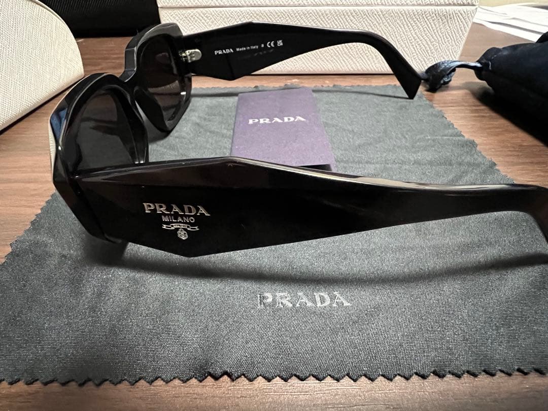 【極美品/確実正規品】PRADA シンボルサングラス SPR 【けしごむ】