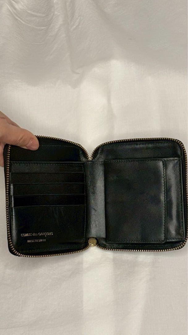 箱付✨コムデギャルソン 二つ折り財布 エンボスロゴ ブラック SA2100EL