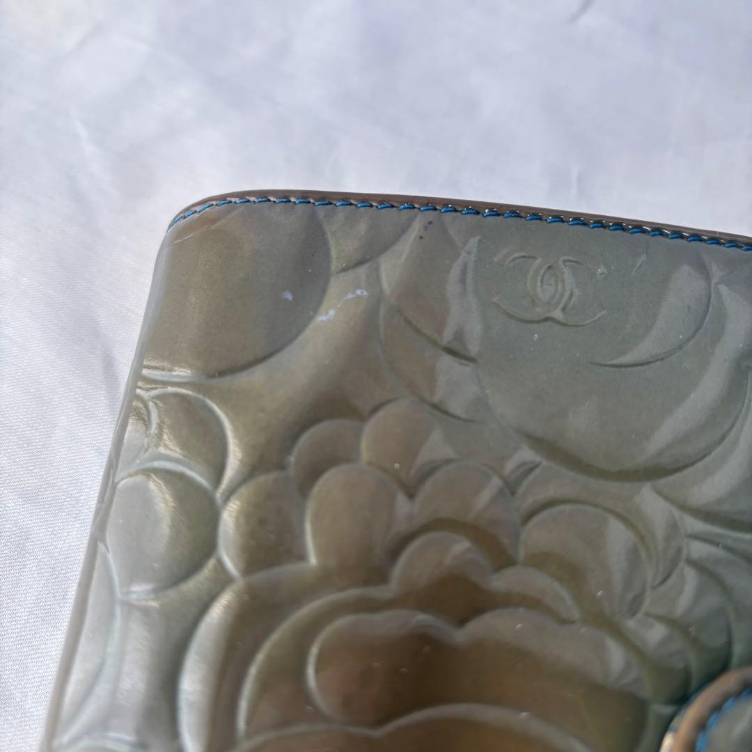 認証カード】CHANEL カメリア　折り財布 グリーン系 パテント　イタリア製