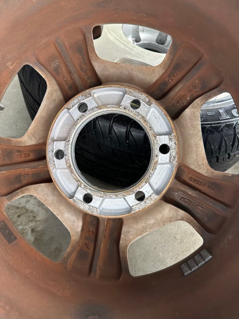 送料無料　215/55R17 ハイエースから取外