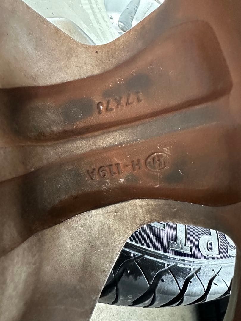 送料無料　215/55R17 ハイエースから取外