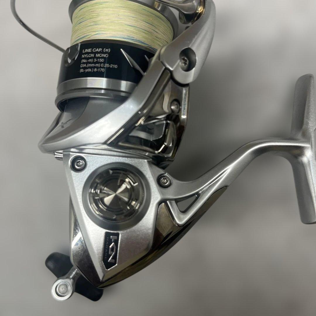 SHIMANO STRADIC C3000 スピニングリール右ハンドル