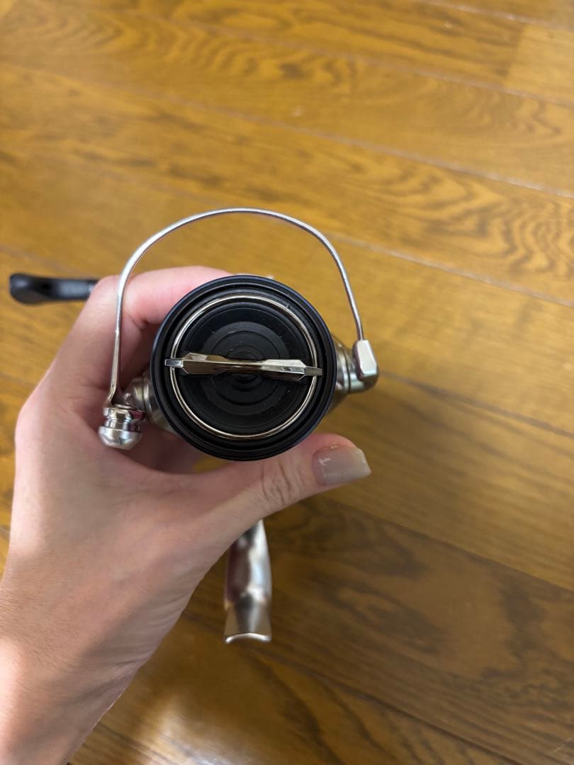 SHIMANO STRADIC C3000 スピニングリール。