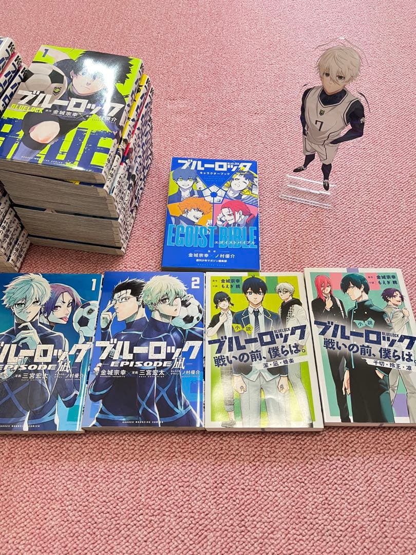 ブルーロック1〜23巻、エピ凪1.2巻、キャラブック、戦いの前小説2冊、一番くじ
