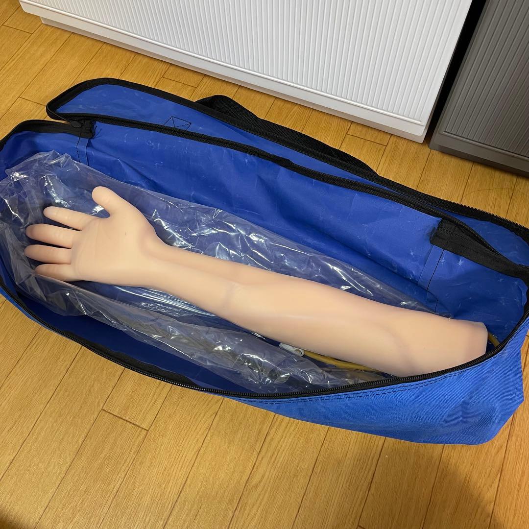 【新品未使用】採血練習キット 医療用練習用腕 シリコン製 収納バッグ付き