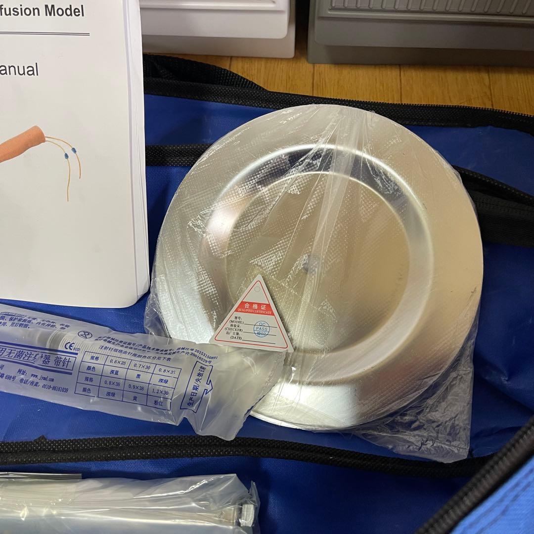 【新品未使用】採血練習キット 医療用練習用腕 シリコン製 収納バッグ付き