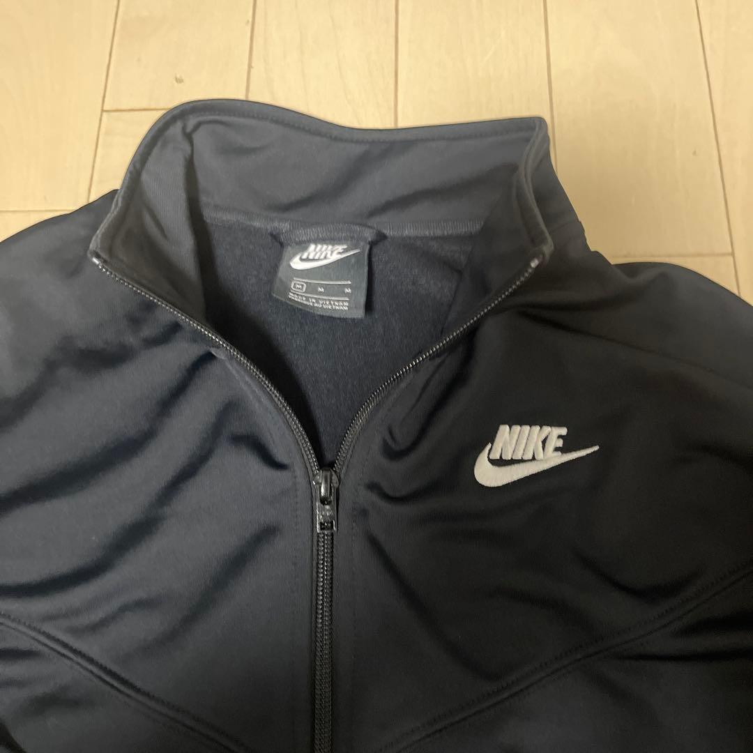 新品未着用　ナイキ　ジャージM