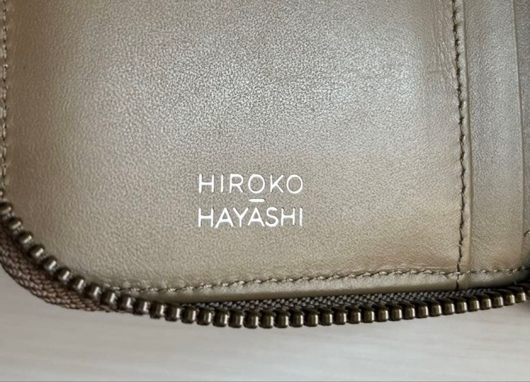 【美品】ハヤシヒロコ 二つ折り財布 CERTO（チェルト）ファスナー式 ピンク