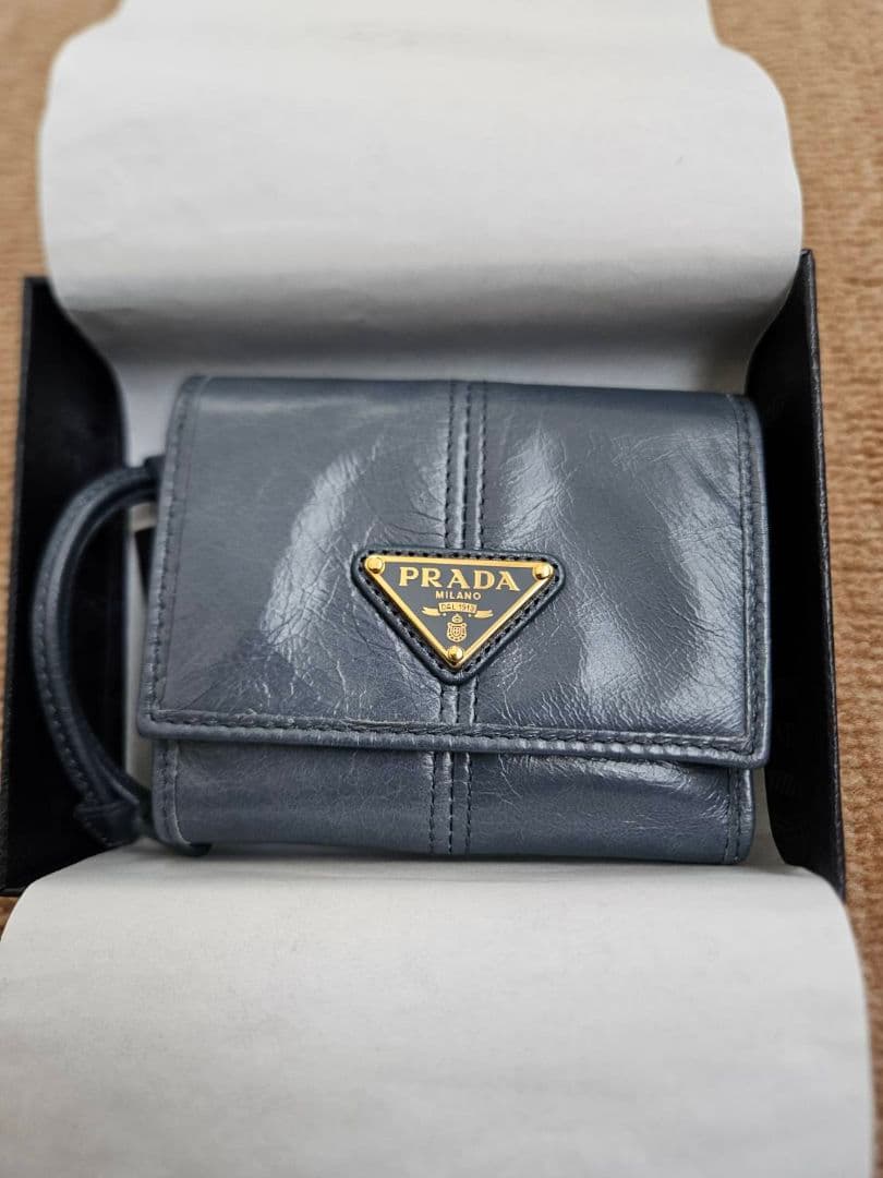 ソフトルックスレザー　PRADA 三つ折り財布