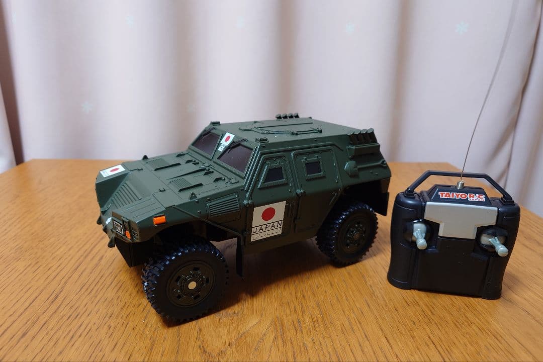 陸上自衛隊　ラジコン　軽装甲機動車