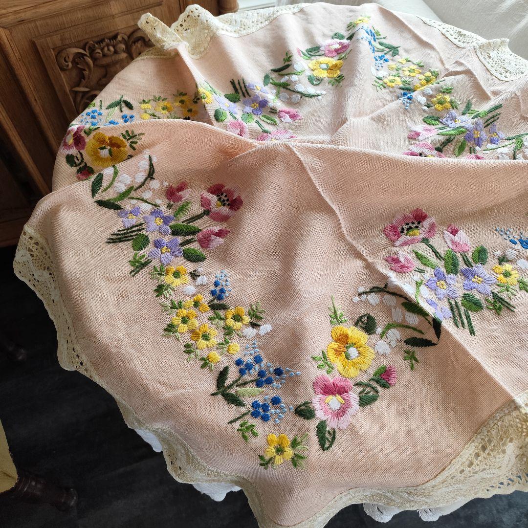 カロチャ刺繍 色とりどり　花の毛糸刺繍 野の花 テーブルクロス