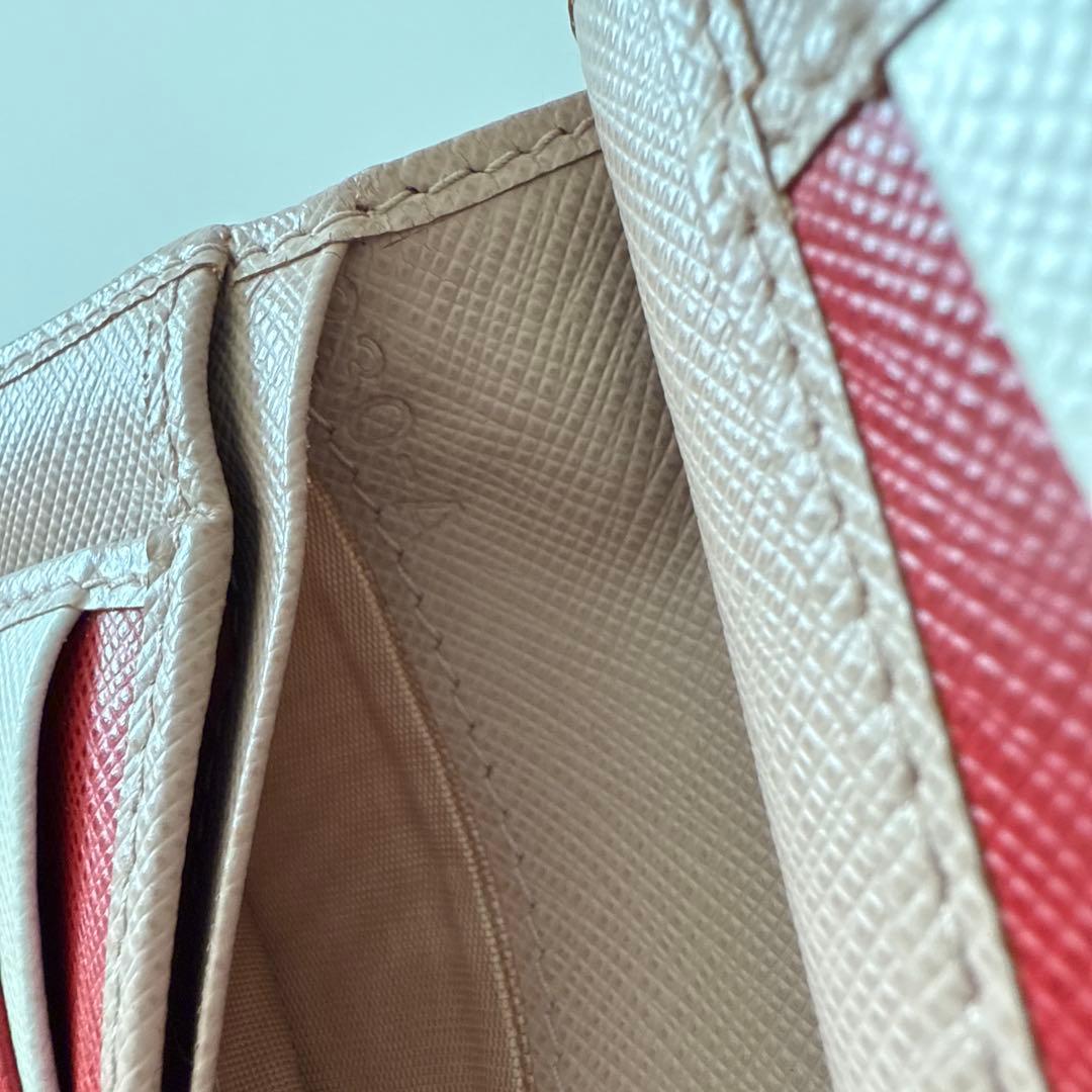 PRADA サフィアーノ二つ折り財布　人気のバイカラー　ベージュ