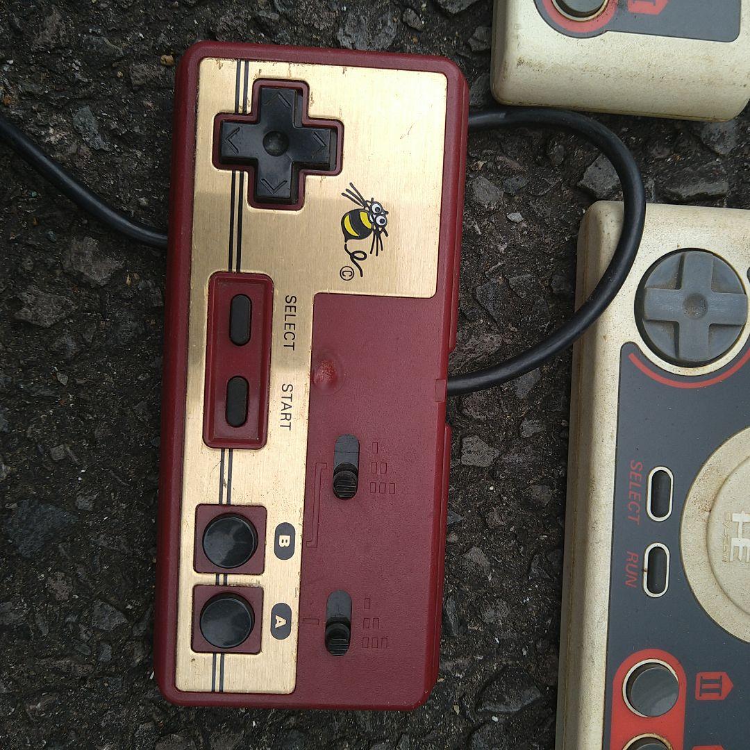 初期のPCエンジンコントローラー 2個セットとファミコン？コントローラーです♪
