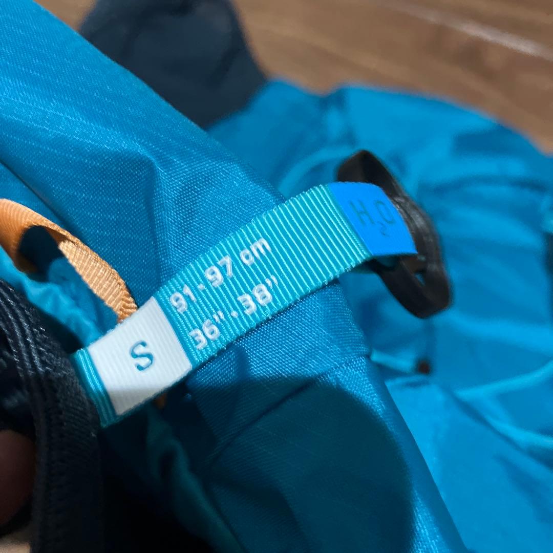 Salomon active skin 8L Sサイズ
