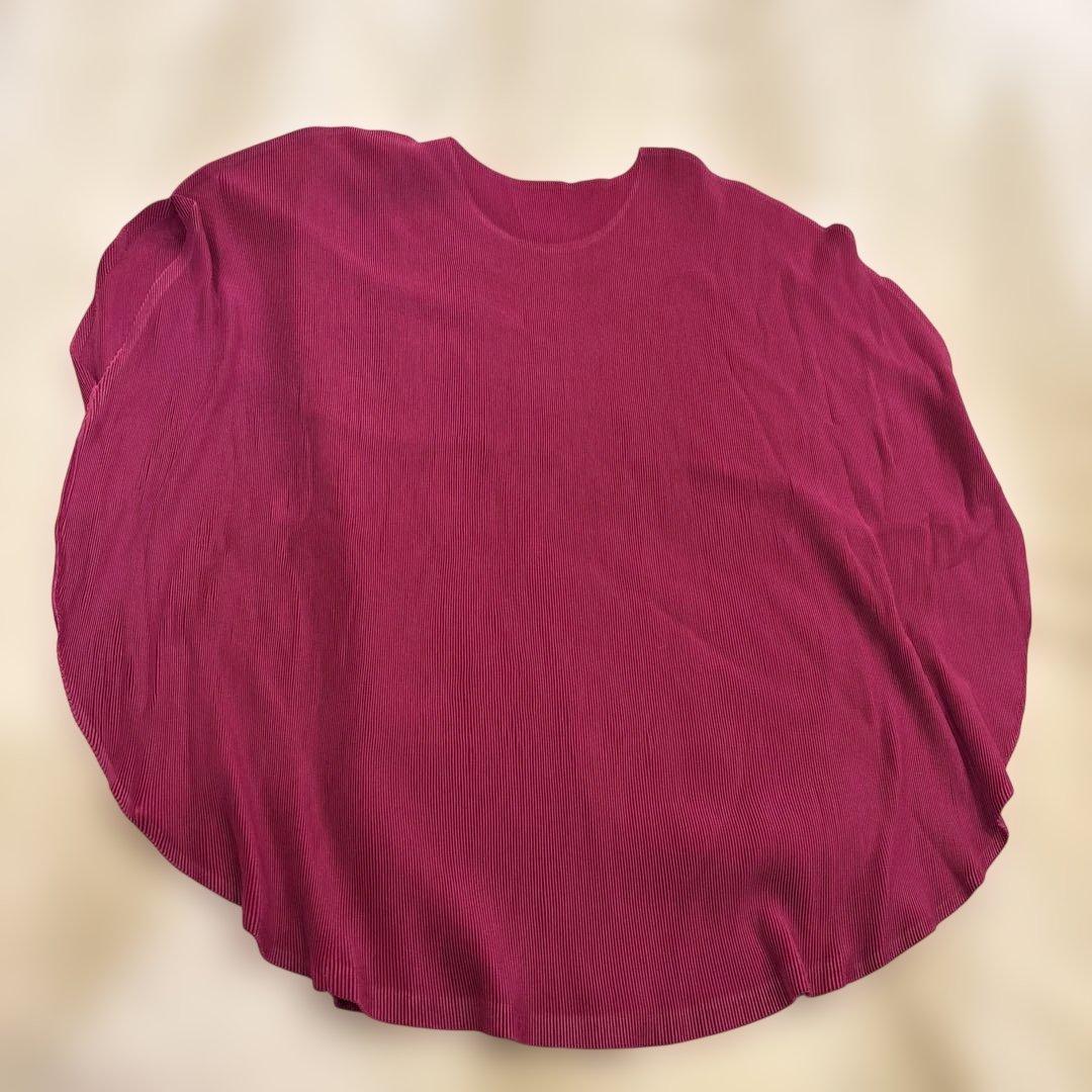 プリーツプリーズ　マゼンタ 半袖Tシャツ