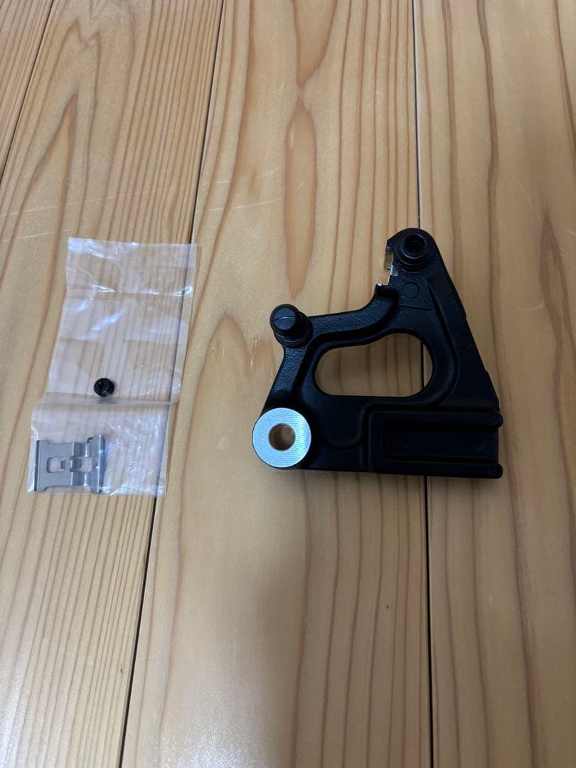NS-1リアキャリパーサポート新品