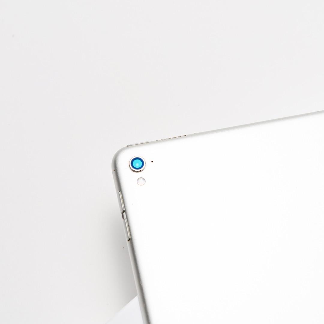 iPad Pro 9.7インチ 32GB Wi-Fiモデルおまけ付き　A1673