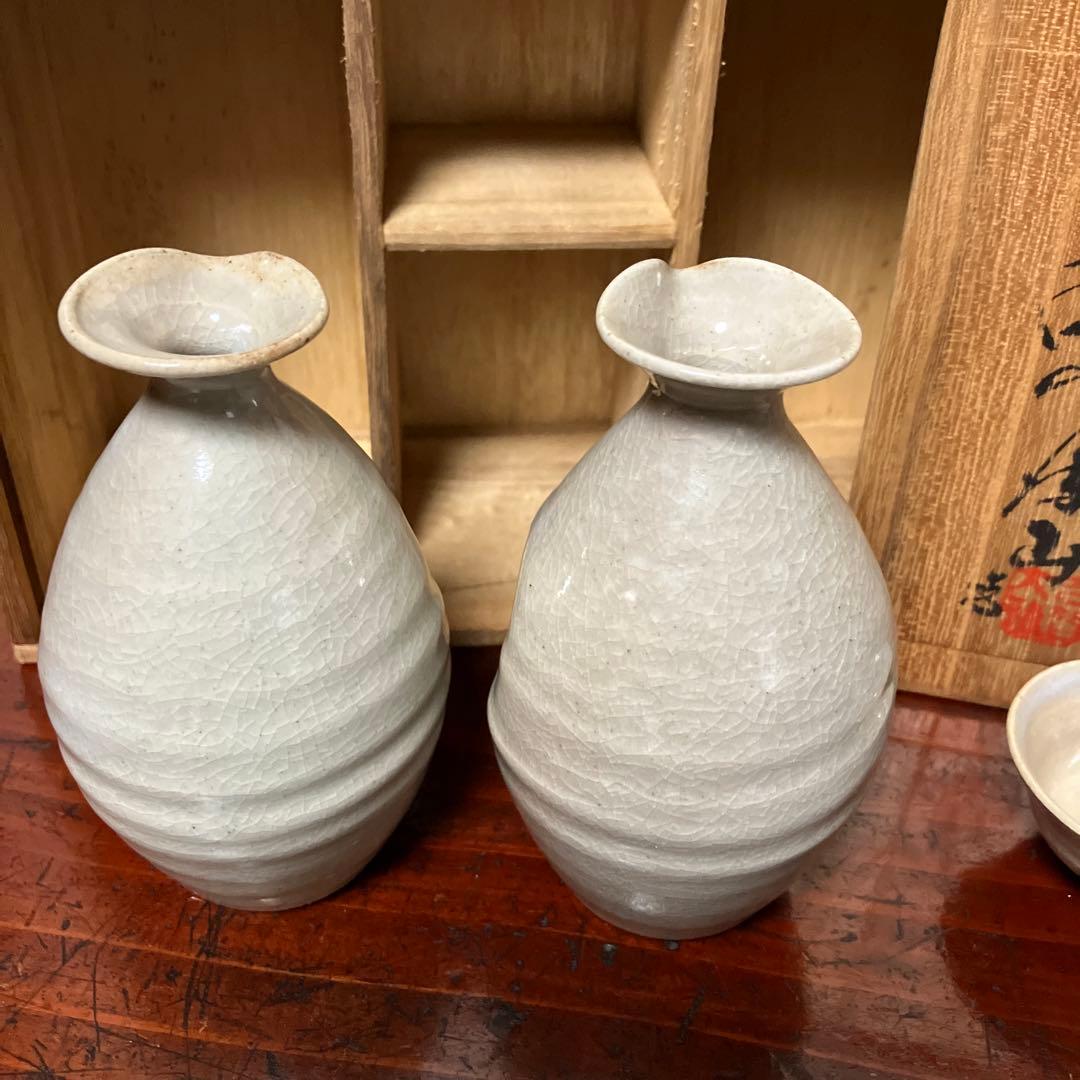 泉流山　吉賀大雅（よしがたいが）造　萩焼酒器（徳利２本、猪口５個）