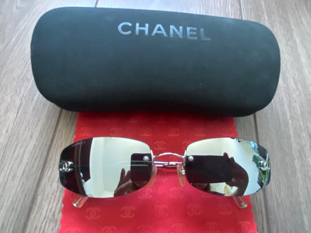 CHANEL ミラーシルバー サングラス ケース付き