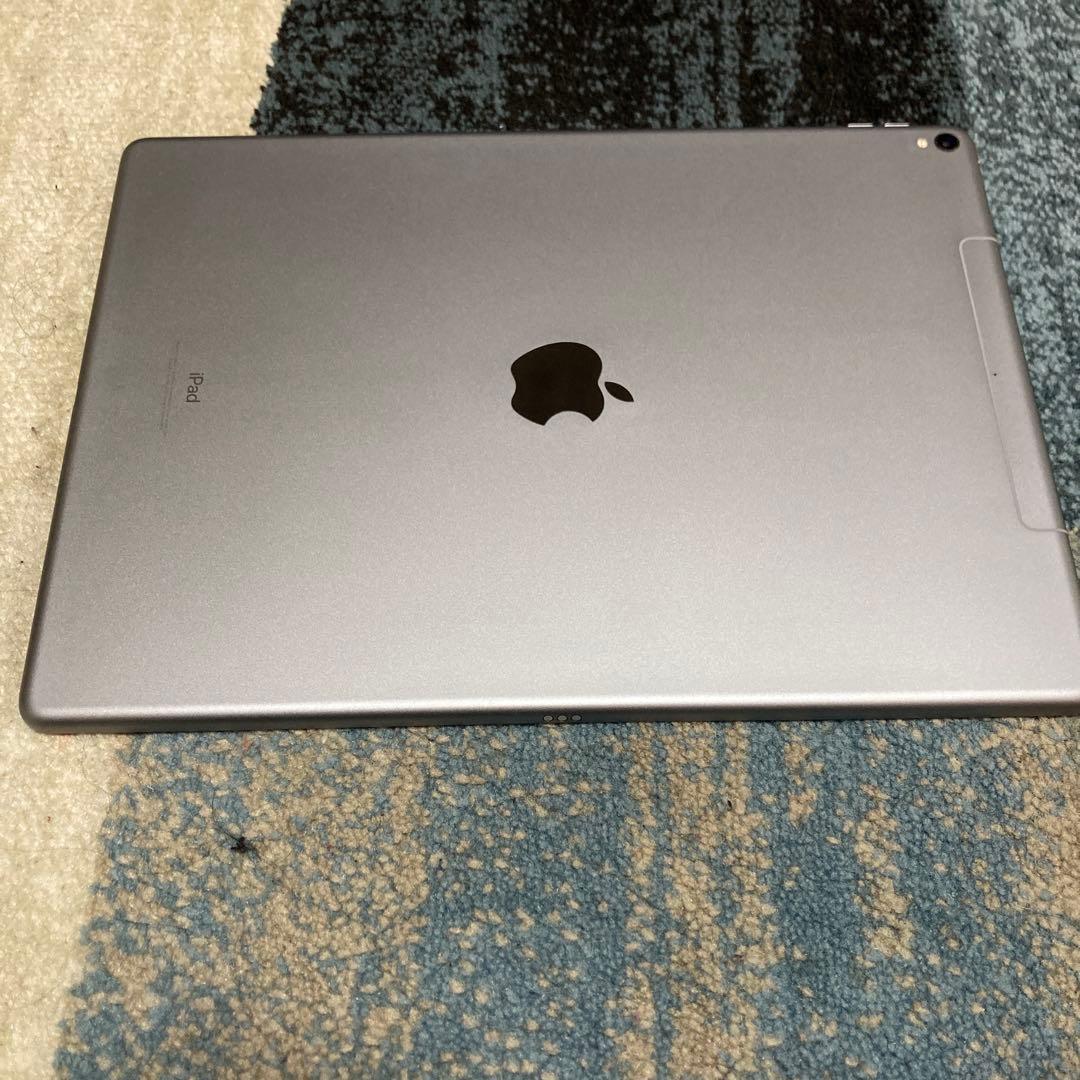 H*T様 Apple iPad Pro 第一世代シルバー