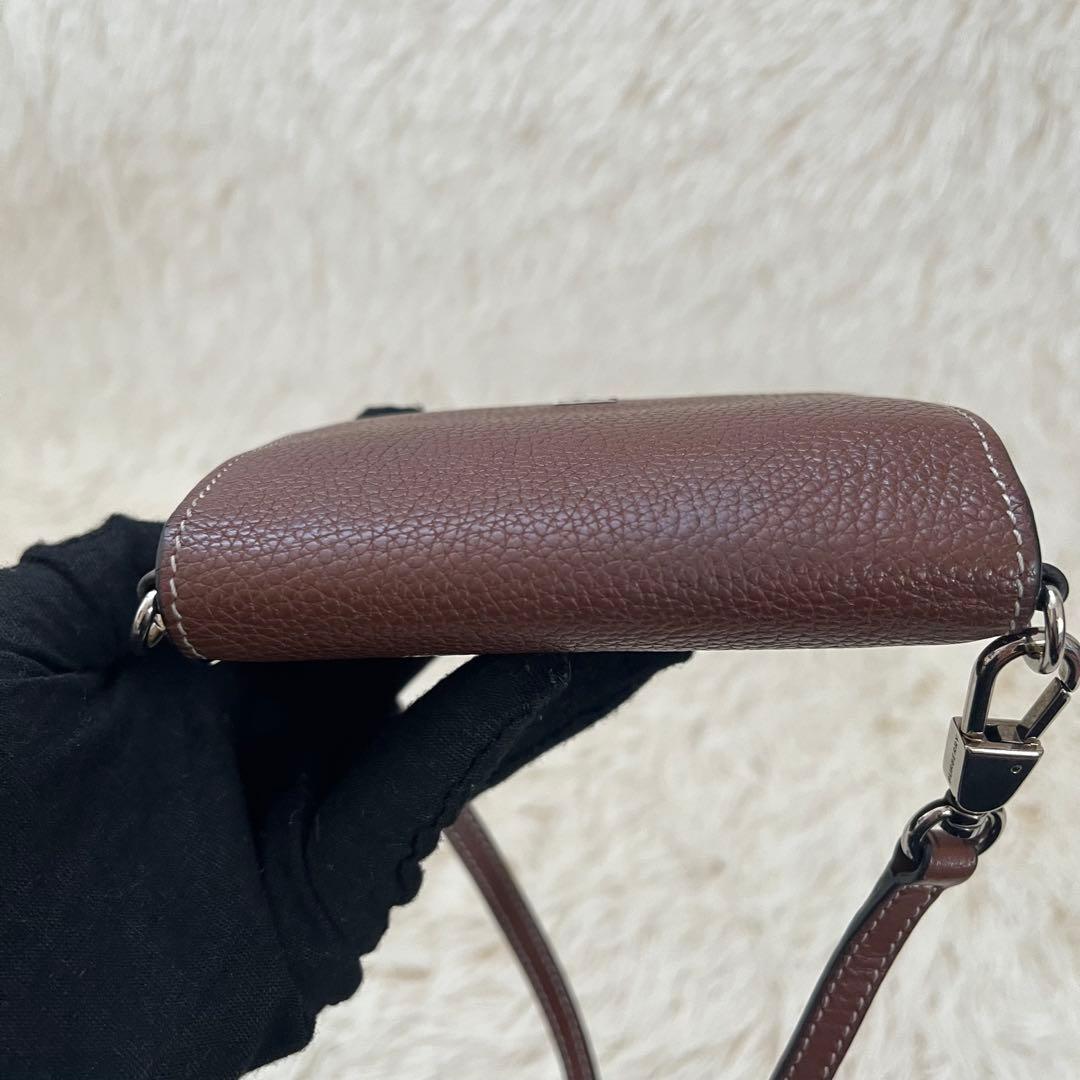 Burberry TBロゴ ショルダーウォレット 二つ折り財布 ブラウン