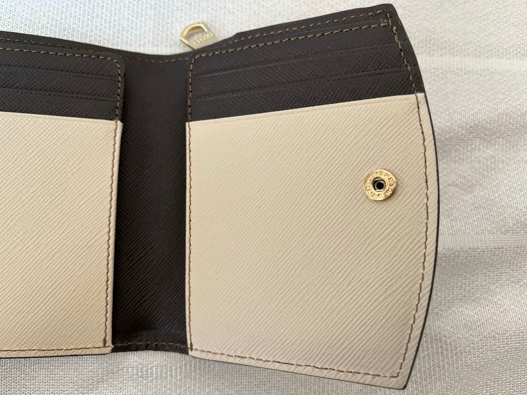 ルチル！ラシットベージュ エンボス加工レザー スリムな二つ折り財布　箱なし