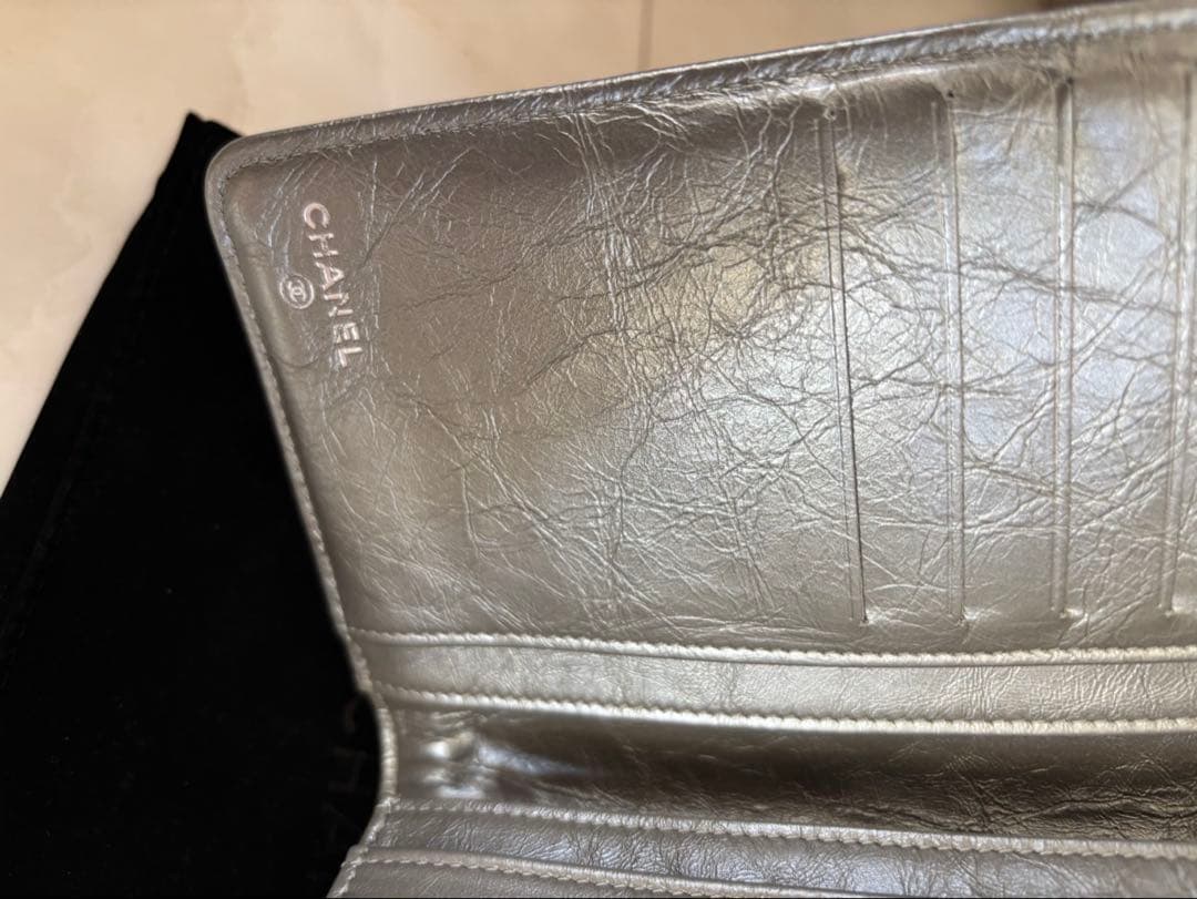 CHANEL シルバー 二つ折り長財布★美品★