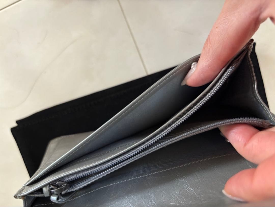 CHANEL シルバー 二つ折り長財布★美品★