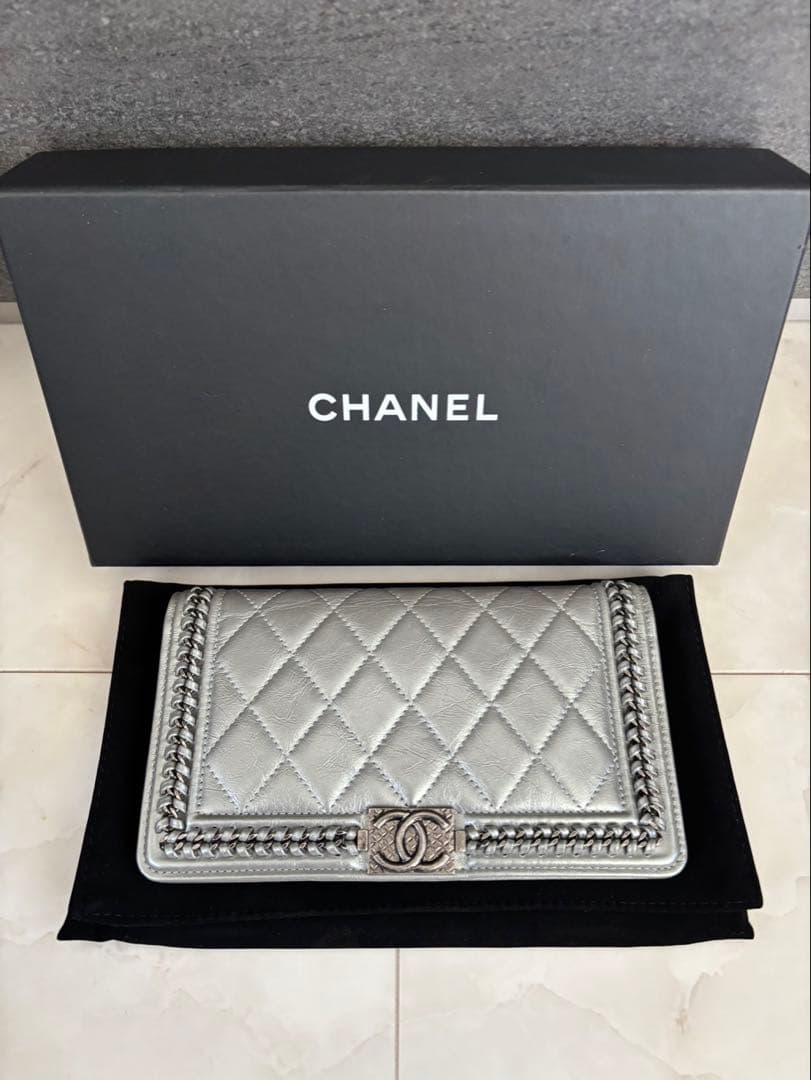 CHANEL シルバー 二つ折り長財布★美品★