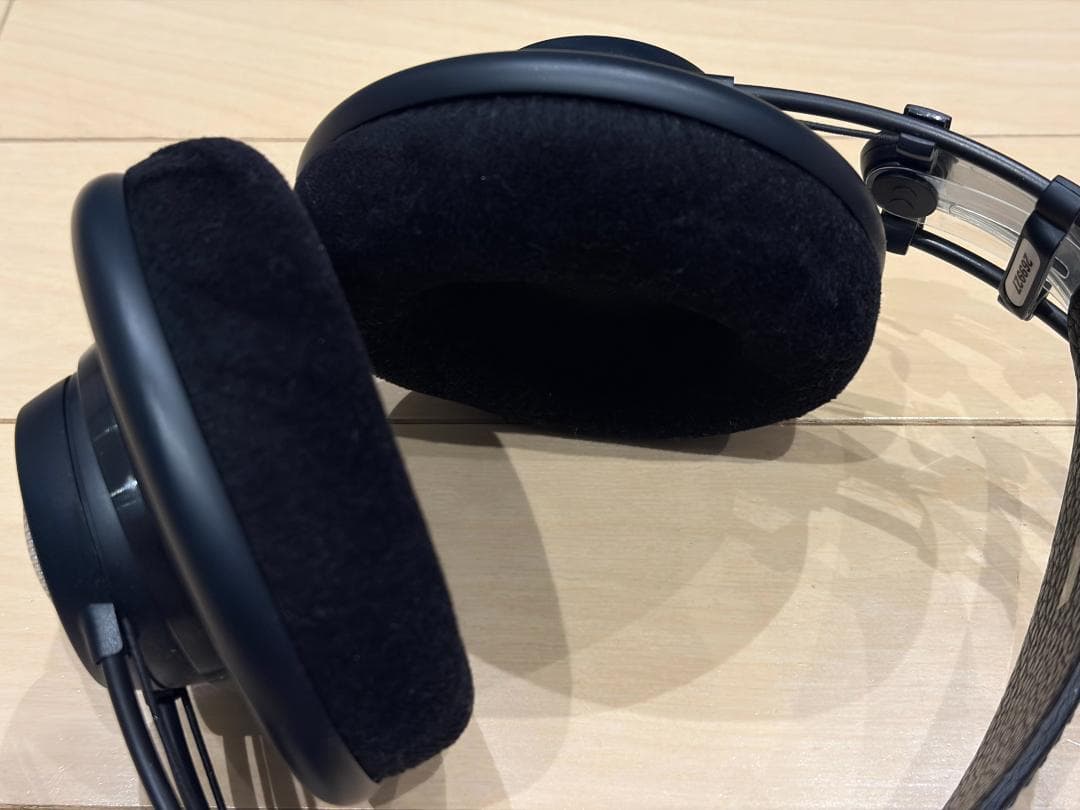 ヘッドホン AKG K702