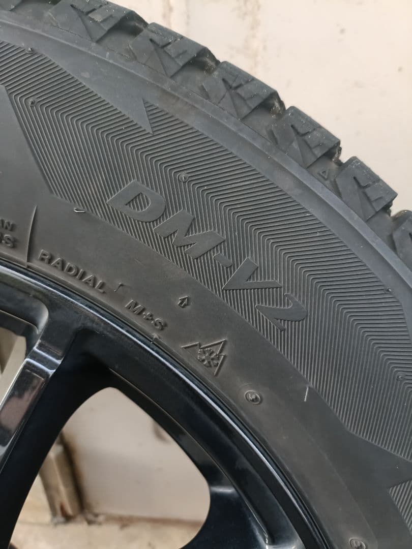 最終値下げ【送料込み】225/60R17スタッドレスBLIZZAK DM-V2①