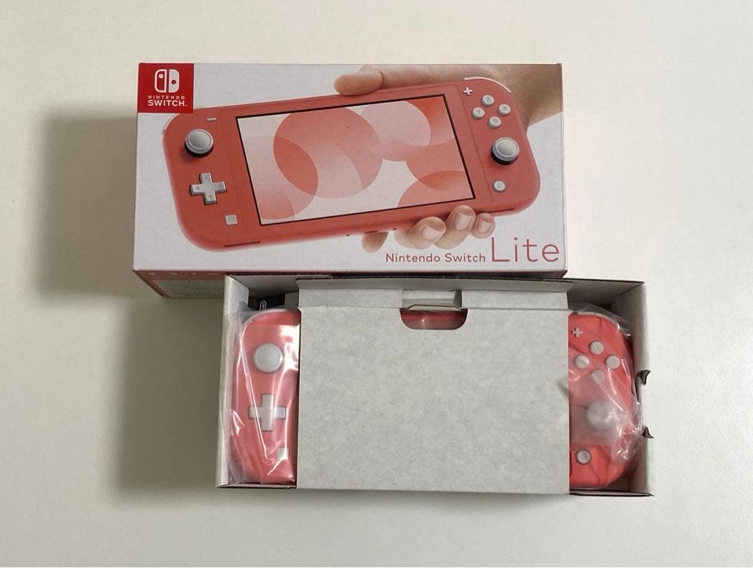 Nintendo Switch Lite コーラル