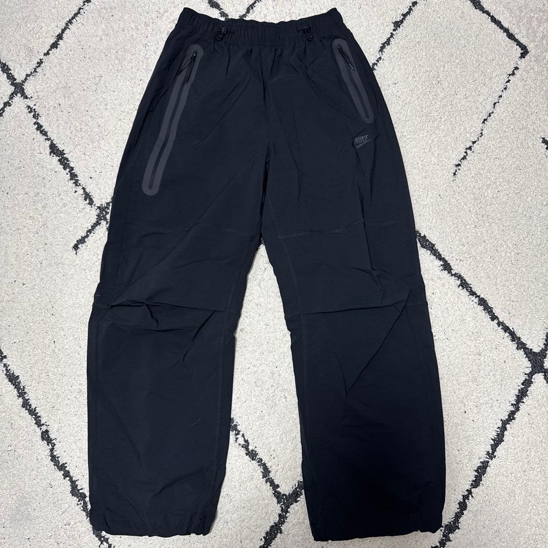 <新品> Nike ブラックパンツ テック　ジッパーポケット付き　M