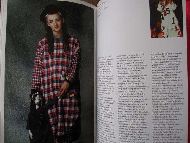 MEN IN SKIRTS　Andrew Bolton　男のスカート