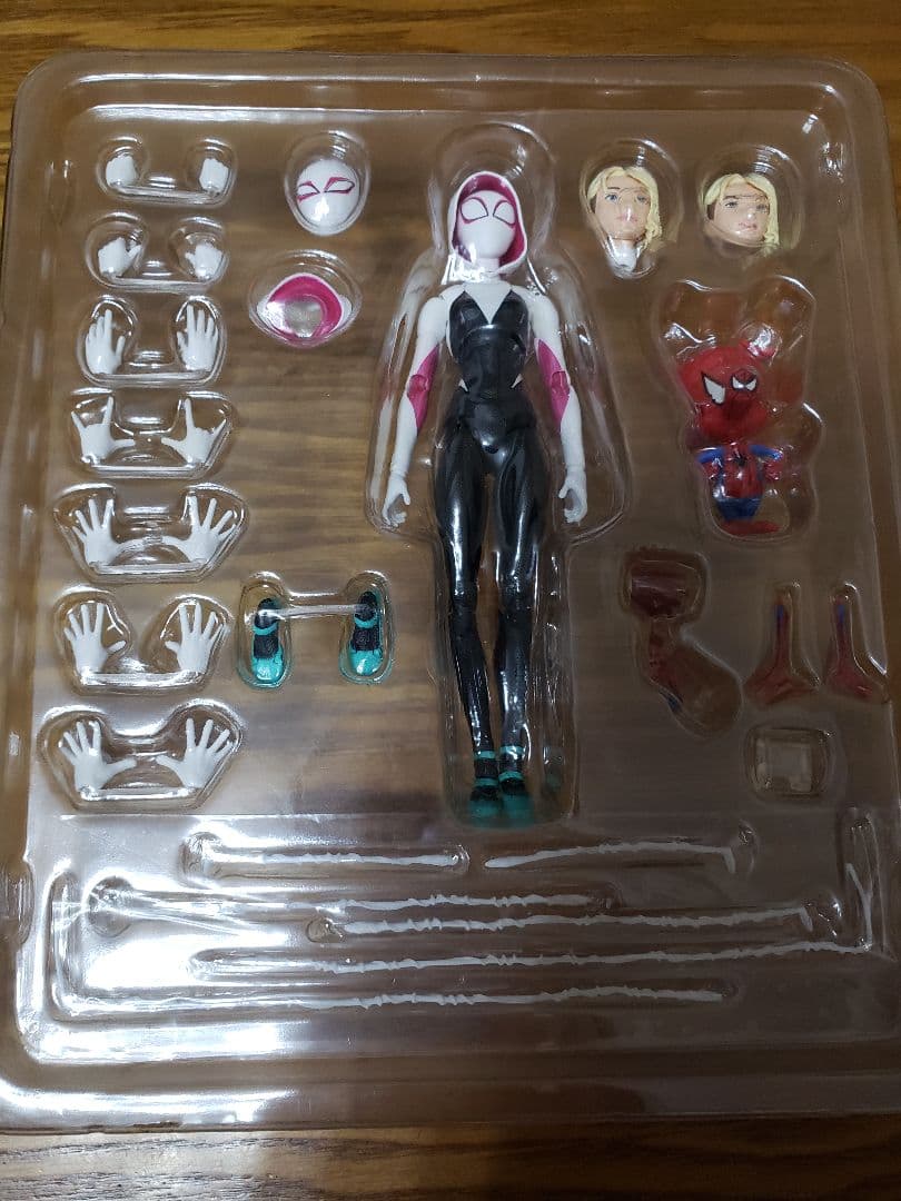 MAFEX スパイダーグウェン No.134 フィギュア スパイダーバース