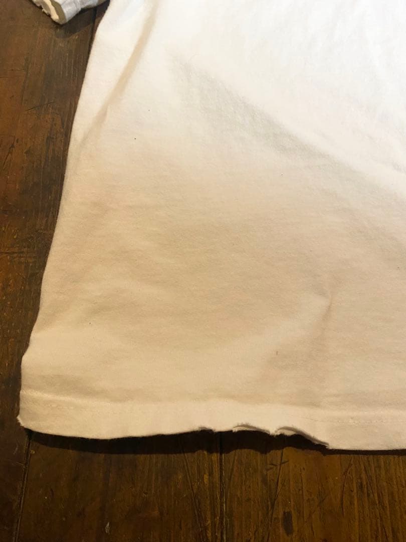 90s US古着 サイン入りフーターズ ヴィンテージ Tシャツ 白 ダメージ