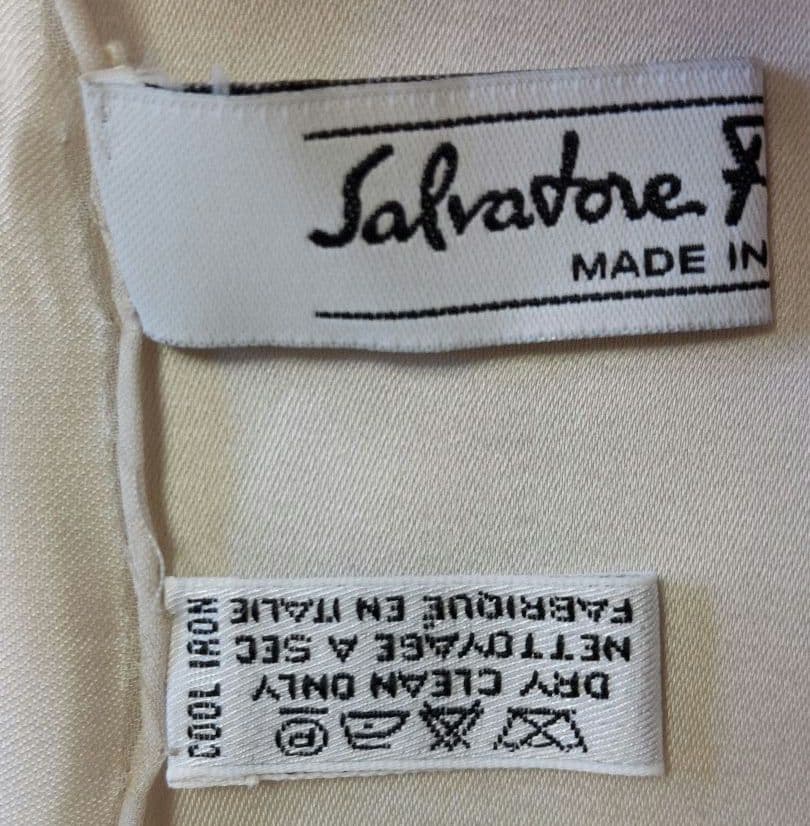 フェラガモ　アイボリー　 ストール スカーフ　イタリア　長方形　タグ付き　美品