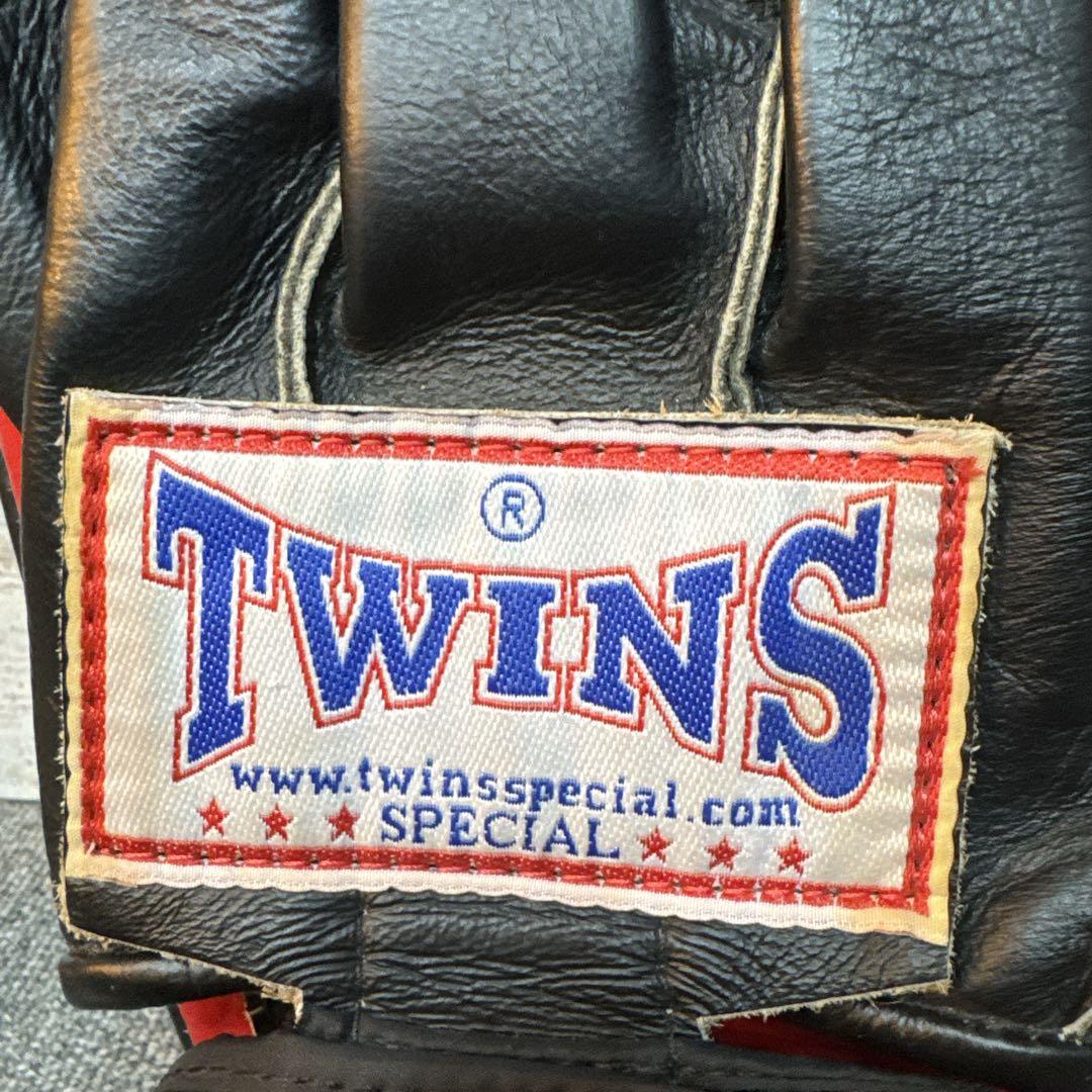 TWINS ツインズ パンチングミット レッド x ブラック